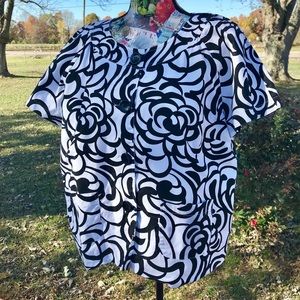 🪁White w/Black Floral Pattern Button Down Top